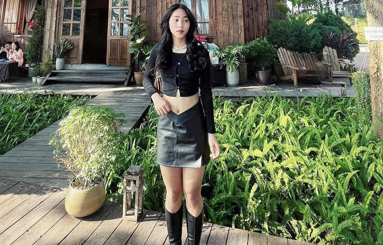 Ngoài sân cỏ, Bảo Trâm khá nổi bật với phong cách thời trang hiện đại.