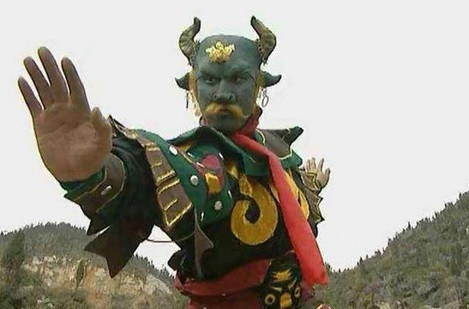 Lợi dụng lúc Tôn Ngộ Không không có mặt, Thanh Ngưu Tinh cùng đồng bọn đã bắt được Đường Tăng, Bát Giới và Sa Tăng.