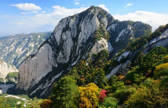 Không những vậy, không ít hoàng tử, quý tộc và quan chức cấp cao trong triều đình cũng chọn vùng đất "long mạch" này làm nơi an giấc ngàn thu.