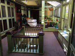 Bà Sarah tin rằng, thiết kế "kỳ quặc" của căn biệt thự Winchester sẽ có thể đánh lừa những hồn ma, không để chúng quấy nhiễu cuộc sống của bà.