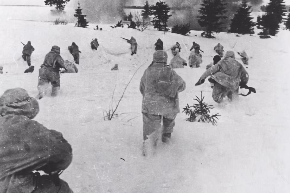 Trận chiến Moscow còn được Đức quốc xã gọi là Chiến dịch Typhoon diễn ra từ năm 1941 - 1942. Trong cuộc chiến này, quân Đức đã triển khai lực lượng lớn bao vây, tấn công thủ đô Moscow của Liên Xô.