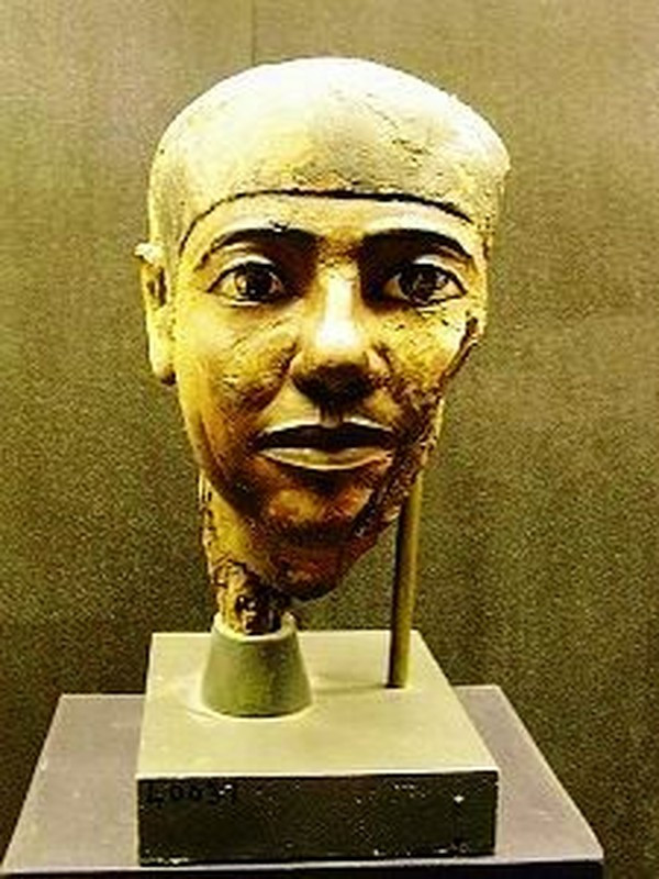 Sau khi pharaoh Djoser băng hà, Imhotep tiếp tục phụng sự các đời vua tiếp theo là: Sekhemkhet (khoảng 2650 trước Công nguyên), Khaba (khoảng 2640 trước Công nguyên) và Huni (2630 trước Công nguyên -2613 trước Công nguyên). Trong khoảng thời gian đó, ông đã phụ trách nhiều công trình khác.