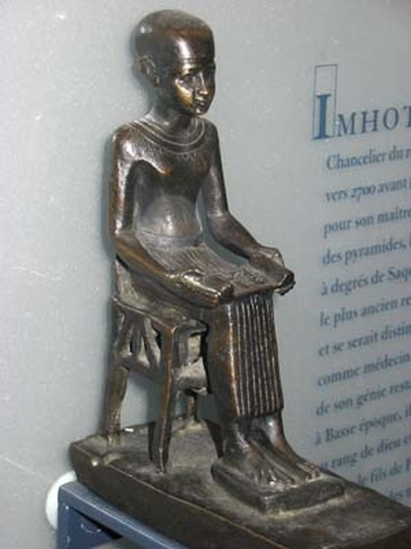 Ít ai biết rằng, "đại ác nhân" Imhotep là nhân vật có thật trong lịch sử Ai Cập cổ đại. Tuy nhiên, Imhotep ở đời thật có tính cách và cuộc sống khác biệt hoàn toàn so với phim ảnh.