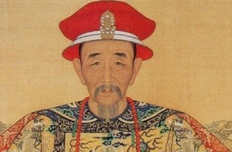 Hoàng đế Khang Hi là một trong những vị vua có tài trị quốc của nhà Thanh. Trong thời gian trị vì, ông đã thiết lập thời kỳ thái bình thịnh trị, giúp người dân an cư lạc nghiệp. Nhiều lĩnh vực như kinh tế, văn hóa... có sự phát triển vượt bậc.