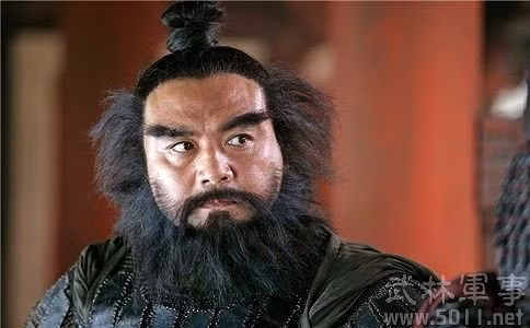 Trương Phi, tự Ích Đức, là một mãnh tướng nổi tiếng của nhà Thục Hán và là anh em kết nghĩa với Lưu Bị. Với ngoại hình cao lớn, dũng cảm, võ nghệ cao cường, Trương Phi đã giúp Lưu Bị đánh thắng nhiều trận chiến với Tào Ngụy, Đông Ngô.