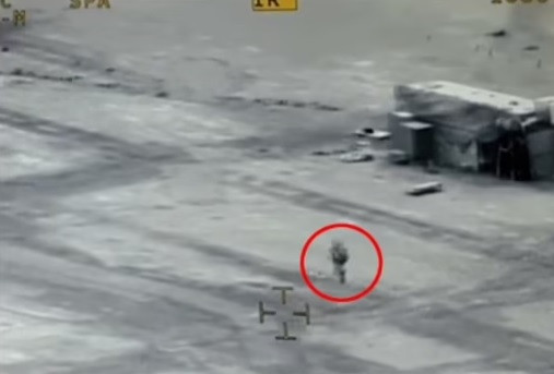 "Vật thể bí ẩn đó dường như không có vẻ đe dọa chúng tôi", ông Concoski cho hay.