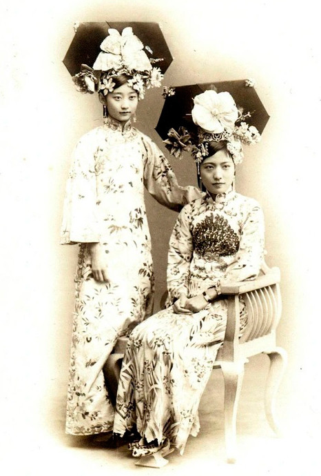 Trong các bức ảnh chụp, Vương Mẫn Đồng gây ấn tượng với gương mặt thanh tú, làn da trắng mịn và có nhiều tài lẻ. Ngay từ khi còn nhỏ, dung mạo của Vương Mẫn Đồng đã nổi bật hơn nhiều thành viên hoàng tộc nhà Thanh. Do đó, bà được mệnh danh cách cách đẹp nhất cuối thời Thanh.