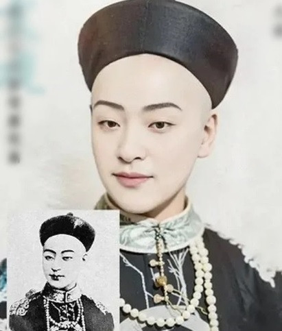 Ái Tân Giác La Tải Điềm hay còn gọi hoàng đế Quang Tự. Lên ngôi khi 4 tuổi, Quang Tự có số phận giống Đồng Trị khi triều đình vẫn chịu sự kiểm soát của Từ Hi Thái hậu. Năm 1908, hoàng đế Quang Tự Đế băng hà, hưởng thọ 38 tuổi và được truy tôn miếu hiệu là Thanh Đức Tông.