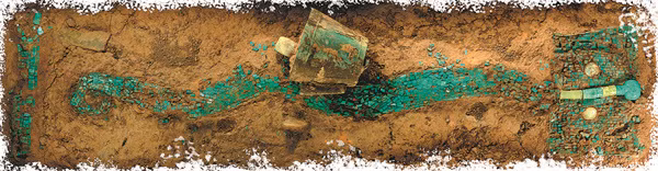 Những hiện vật được trang trí hình rồng được tìm thấy gần khu vực hoàng cung của nhà Hạ. Điều này khiến giới nghiên cứu nhận định rồng đã trở thành biểu tượng quyền lực của hoàng đế và hoàng tộc nhà Hạ. Các triều đại tiếp theo trong lịch sử Trung Quốc cũng sử dụng biểu tượng rồng giống như vậy.