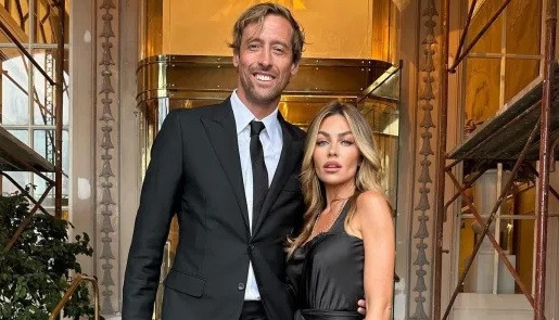 Trong lúc nhiều người đang tranh luận sôi nổi trên các mạng xã hội, cựu tiền đạo người Anh Beanpole Crouch, 42 tuổi, cho hay "người ngoài hành tinh" mà Sara nhìn thấy chính là anh.