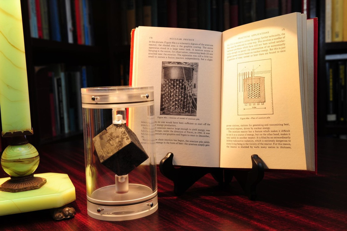 Mặc dù có hơn 600 khối uranium đặt tại cơ sở ở Haigerloch nhưng các nhà nghiên cứu phát hiện có khoảng 400 khối uranium khác cũng được đưa tới Đức và thuộc sở hữu của tổ chức nghiên cứu Gottow. Họ cho rằng nếu tất cả khối uranium được tập trung vào một chỗ thì các nhà khoa học Đức quốc xã có thể đã vận hành tốt lò phản ứng ở Haigerloch và đến gần với việc tạo ra bom hạt nhân.