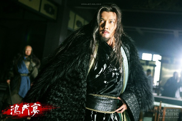 Hạng Vũ đã tập hợp lực lượng nhằm đưa nước Sở trở lại thời kỳ huy hoàng như xưa. Trong bối cảnh các nước chư hầu nổi dậy, Tần Nhị Thế cử Chương Hàm làm thống soái, cùng các tướng Vương Ly, Tư Mã Hân, Đổng Ế, Tô Giác, Thiệp Nhàn mang quân đi dẹp loạn.