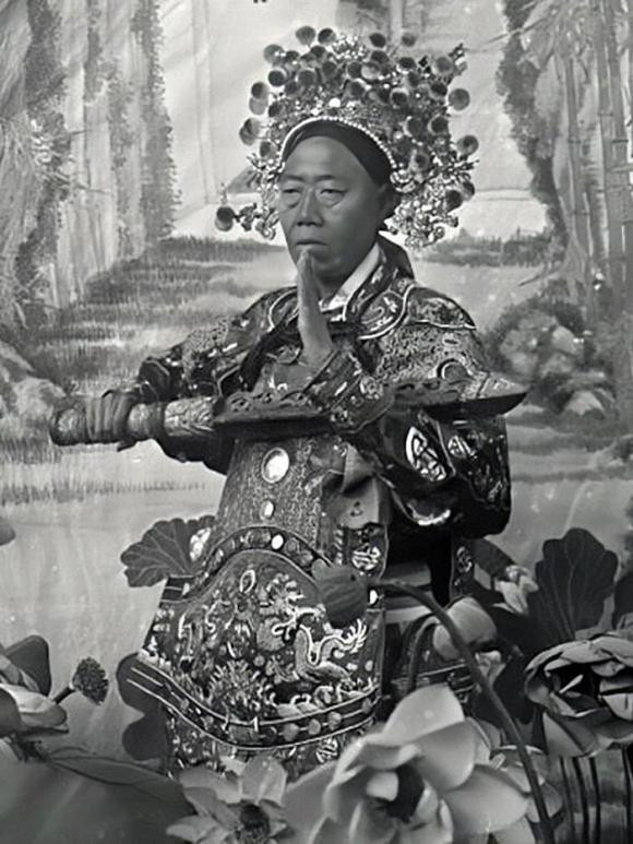 Khi ấy, hoạn quan Lý Liên Anh biết rằng bản thân đã mất chỗ dựa vững chắc nhất nên không còn là người có ảnh hưởng lớn trong cung như khi Từ Hi Thái hậu còn sống.