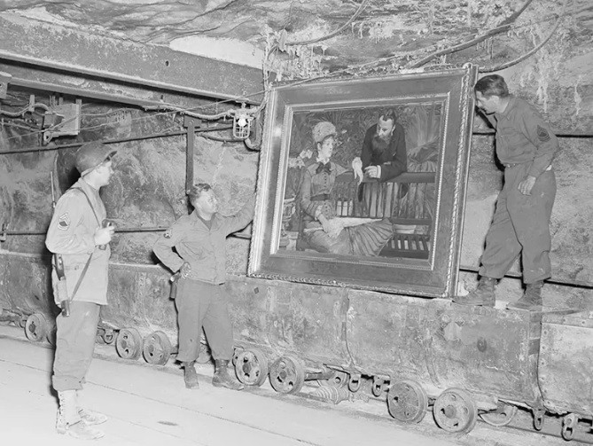 Binh sĩ Mỹ tìm thấy bức tranh nổi tiếng “Khu vườn mùa đông” của họa sĩ người Pháp Edouard Manet bị lính Đức quốc xã cướp bóc, cất giấu tại địa điểm bí mật.