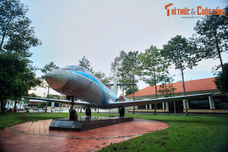 Chiếc máy bay YAK-40, ký hiệu VNA.452, đã đưa Chủ tịch Tôn Đức Thắng từ Hà Nội vào Sài Gòn để chủ trì đại lễ mừng chiến thằng giải phóng miền Nam và thống nhất đất nước vào ngày 15/5/1975.