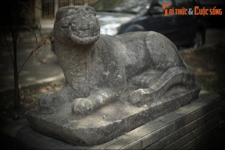 Năm Đinh Dậu (1237), công chúa Thuận Thiên là vợ của Trần Liễu, anh của Thái Tông, đang mang thai 3 tháng, Trần Thủ Độ đã ép bà làm hoàng hậu, nghĩa là phải lấy em chồng, vì Lý Hoàng hậu đang hiếm muộn, gây ra phẫn nộ trong một bộ phận hoàng tộc...