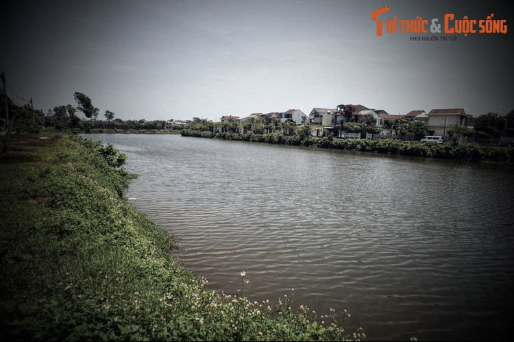 Michel Đức Chaigneau, một chứng nhân lịch sử thời Gia Long, đã viết rằng: “Con kênh này, chỉ có nhà nước sử dụng, được dùng để chuyên chở vào trong Thành Nội những vật liệu xây dựng và các thứ khác...".