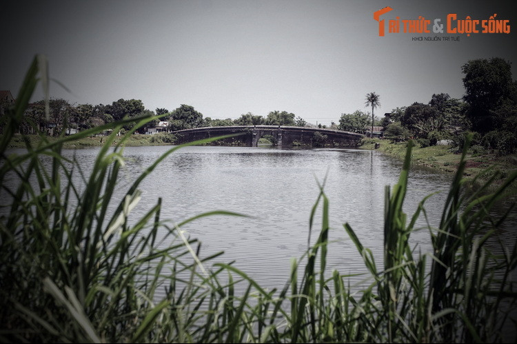 "...chủ yếu là lúa gạo do thuế nộp từ các tỉnh, cũng như tiền do các tỉnh ở miền Bắc đúc ra”.