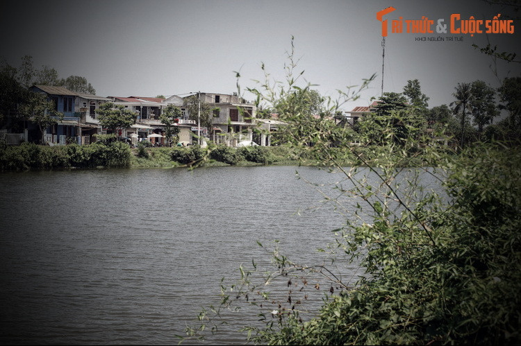 Vai trò tiếp theo của sông Ngự Hà là cung ứng nước cho việc ăn uống và sử dụng của quân đội và dân chúng. Dòng sông này dẫn nguồn nước sạch tự nhiên từ sông Hương vào để cung cấp cho sinh hoạt, sản xuất trong địa rộng tới 520 ha của thành nội.