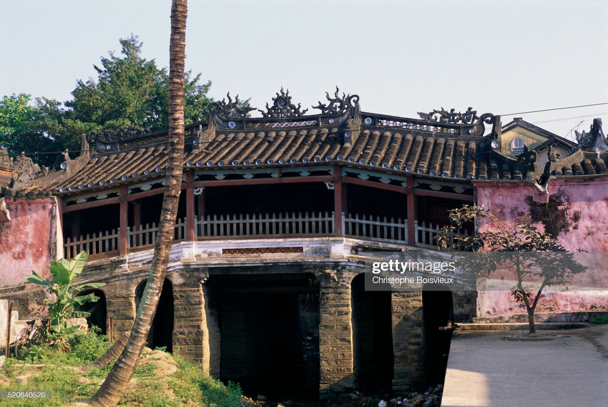  Chùa Cầu, công trình lịch sử mang tính biểu tượng của Hội An, có từ thế kỷ 16.