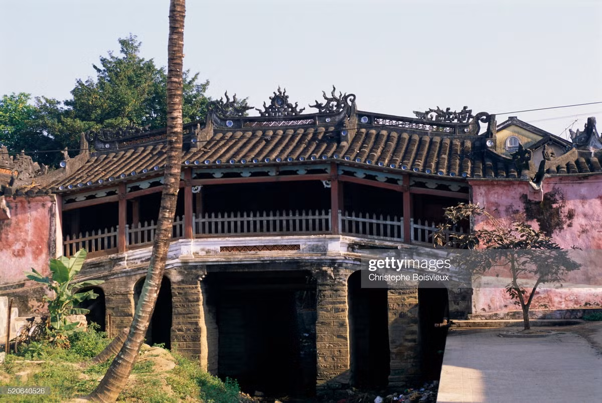  Chùa Cầu, công trình lịch sử mang tính biểu tượng của Hội An, có từ thế kỷ 16.