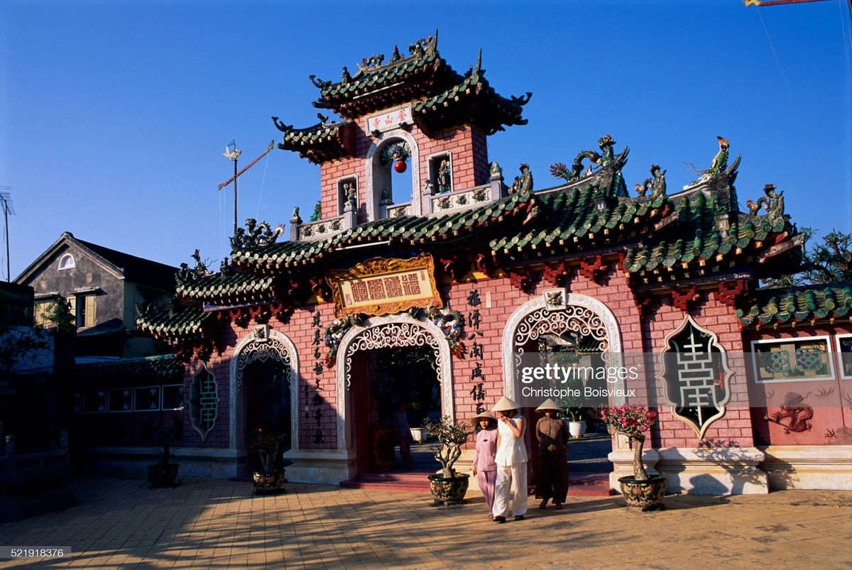 Hội quán Phúc Kiến trên đường Trần Phú, khu vực trung tâm phố cổ Hội An. Hội quán này hình thành từ thế kỷ 17.