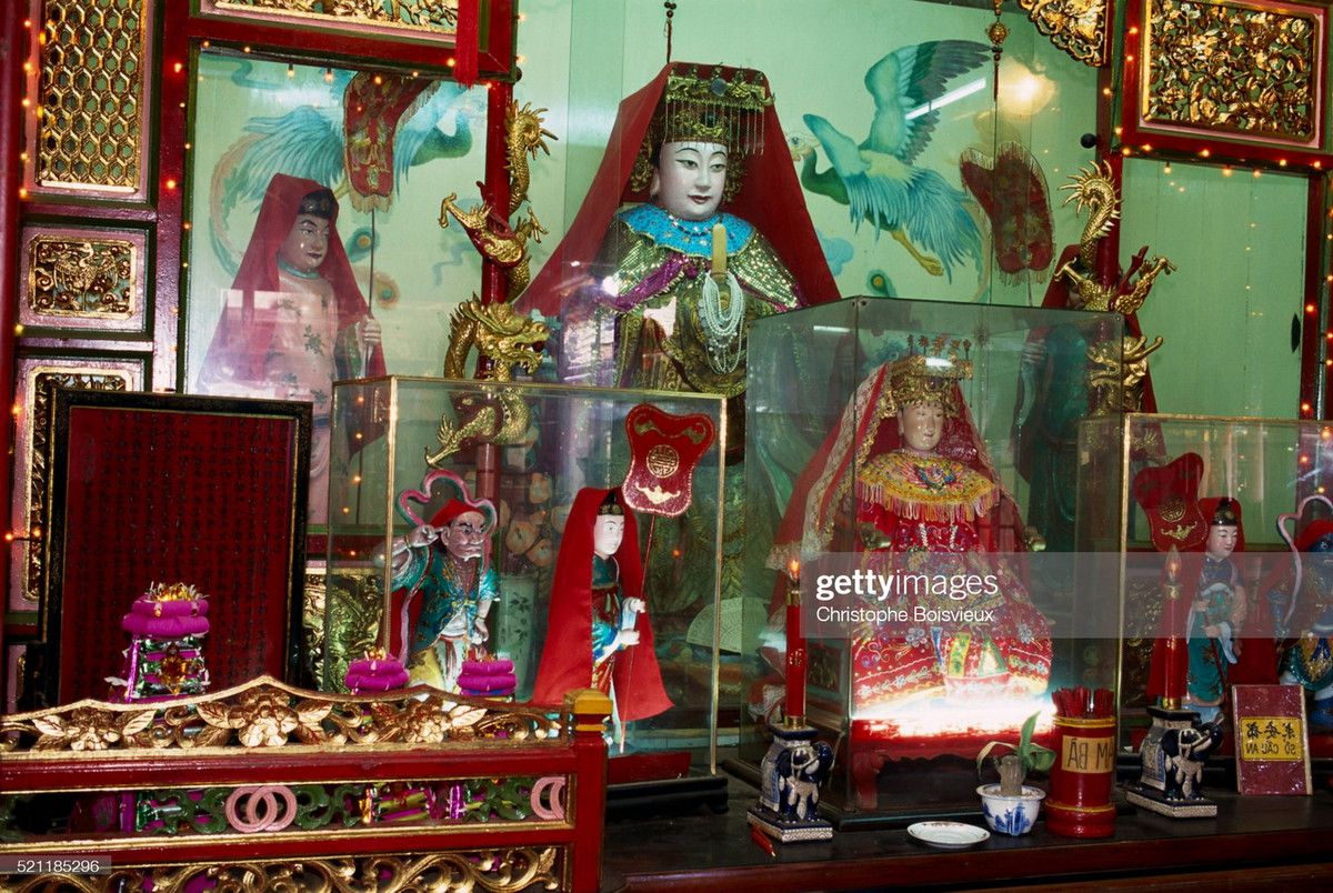 Tượng thờ trong hội quán Phúc Kiến.