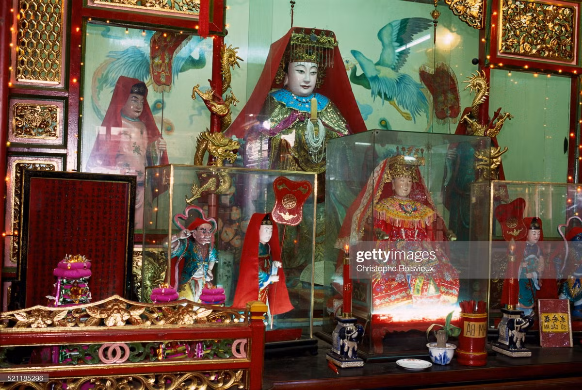 Tượng thờ trong hội quán Phúc Kiến.