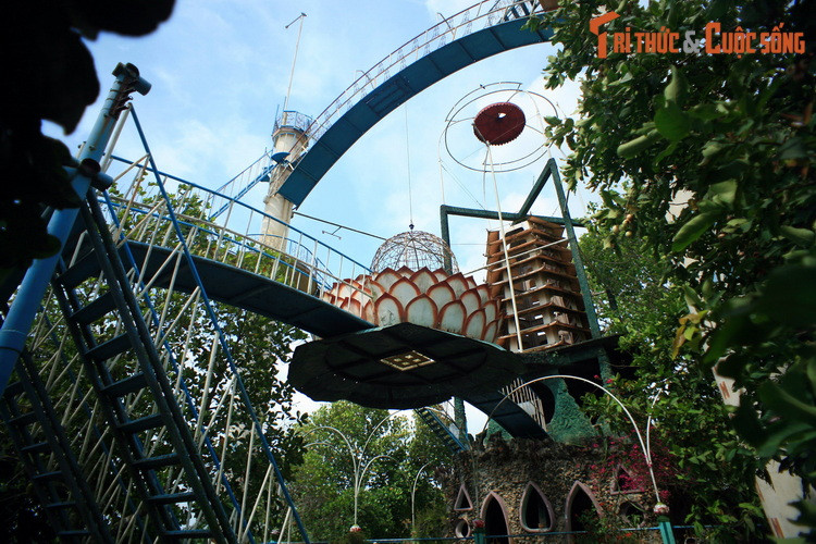 Những năm 1960, đạo Dừa từng thu hút được hàng vạn tín đồ, trong đó có con trai của nhà văn Mỹ John Steinbeck, người nhận Giải Nobel Văn học năm 1962.