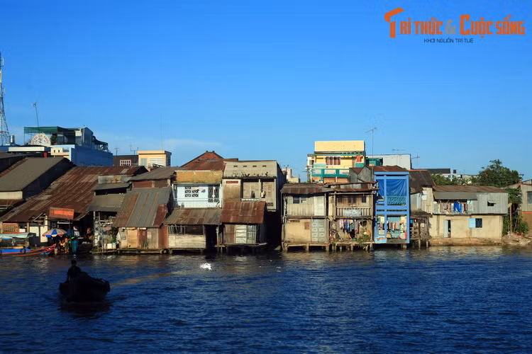 Gần 1 vạn dân tráng trong trấn đã được huy động, chia làm ba tốp, thay nhau nạo vét. Dân phu được cấp mỗi người một quan tiền và một vuông gạo để chi dùng trong một tháng. Công trình cải tạo mương được hoàn thành sau hơn ba tháng trên chiều dài khoảng 14 km.