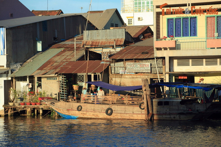 Hiện tại, do các cầu cống đã được xây dựng nhiều nên sông Bảo Định không còn giá trị giao thông toàn tuyến Cửu Long. Giá trị xả phèn chua cũng đã hoàn thành. Ngày nay, vai trò chủ yếu của dòng sông đảo lịch sử là cung cấp nước tưới tiêu.
