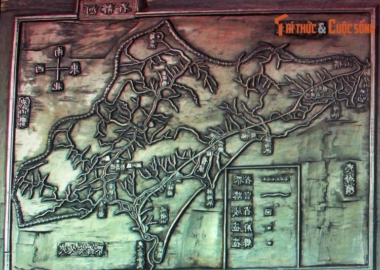 Đặc biệt, có những tấm mộc bản khắc hình bản đồ, sơ đồ, là loại mộc bản hiếm gặp không chỉ ở Việt Nam mà trên toàn thế giới.