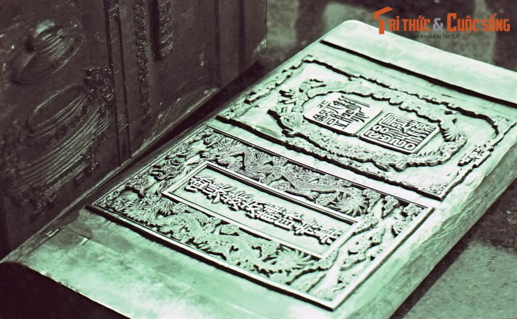 Nghề thủ công này phát triển và phân hóa thành nhiều ngành nghệ khác nhau như in sách, in dấu, in tranh.