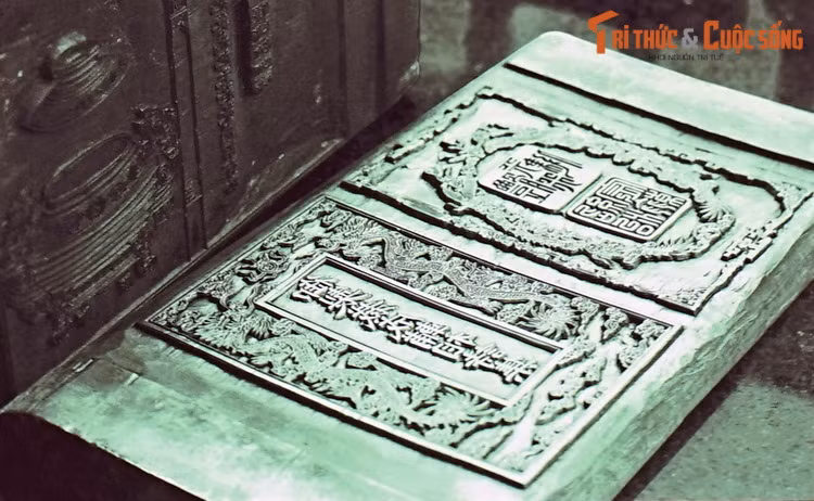 Nghề thủ công này phát triển và phân hóa thành nhiều ngành nghệ khác nhau như in sách, in dấu, in tranh.