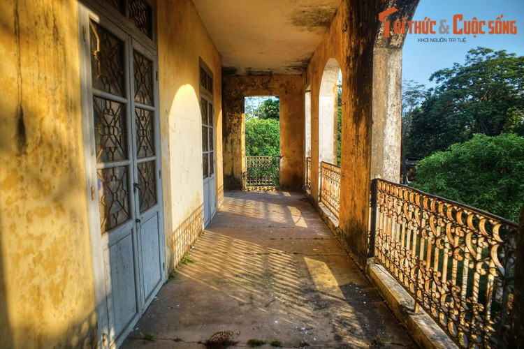 Những năm gần đây, một phần khuôn viên Phủ nội vụ đã được sử dụng làm nơi trưng bày và bán các sản phẩm du lịch của xứ Huế, nhưng tòa nhà chính vẫn bị bỏ không và xuống cập khá nặng nề.