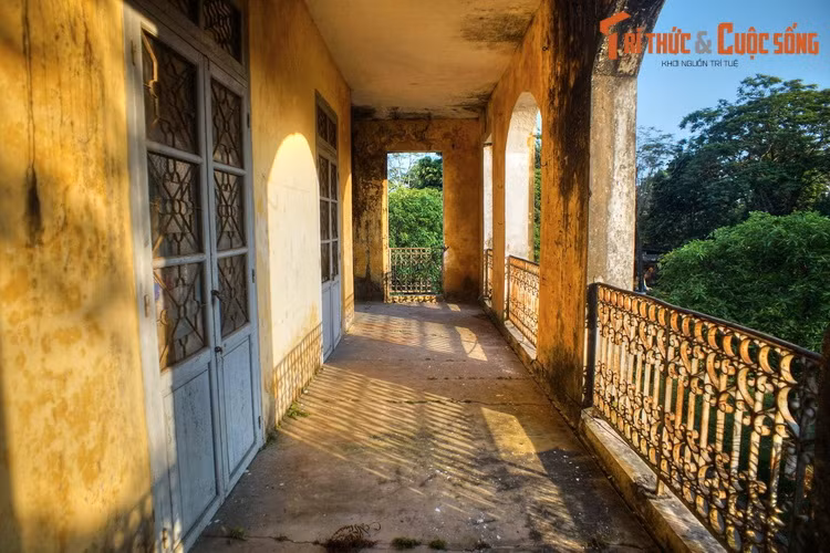 Những năm gần đây, một phần khuôn viên Phủ nội vụ đã được sử dụng làm nơi trưng bày và bán các sản phẩm du lịch của xứ Huế, nhưng tòa nhà chính vẫn bị bỏ không và xuống cập khá nặng nề.