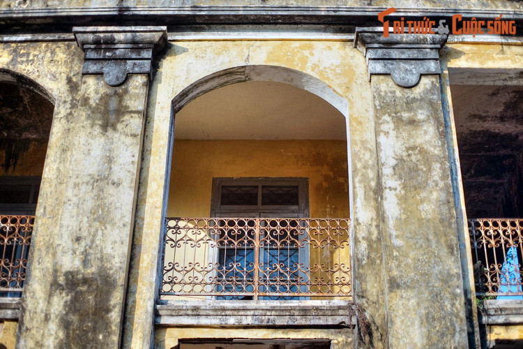 Từ năm 1957, khu vực Phủ Nội vụ trở thành trường cao đẳng Mỹ thuật Huế, đến năm 1996 là trường Đại học Nghệ thuật Huế. Sau một thời gian, Đại học Nghệ thuật Huế được di dời. Đến năm 2011, TT Bảo tồn di tích cố đô Huế đưa ra phương án biến khu Phủ Nội vụ thành khu dịch vụ du lịch.