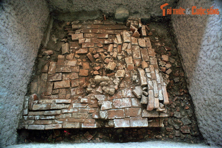 Dù không còn nguyên vẹn, các dấu tích cổ xưa cho thấy loạt công trình này được xây dựng công phu, có tường thành bao bọc xung quanh, hệ thống thoát nước hoàn trình, trình độ xây dựng phát triển ở mức độ cao.