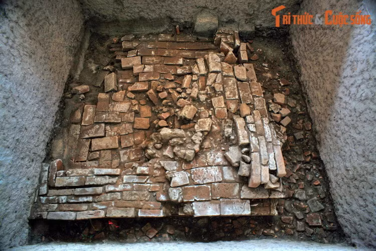 Dù không còn nguyên vẹn, các dấu tích cổ xưa cho thấy loạt công trình này được xây dựng công phu, có tường thành bao bọc xung quanh, hệ thống thoát nước hoàn trình, trình độ xây dựng phát triển ở mức độ cao.