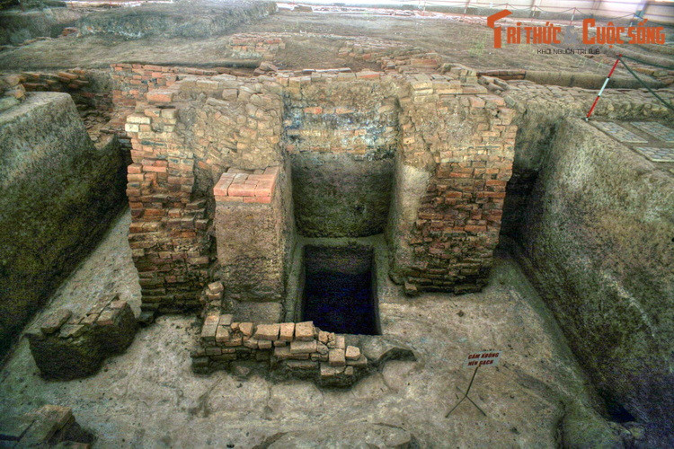 Theo các tư liệu lịch sử, Phù Nam hình thành vào thế kỷ 1 SCN ở khu vực hạ lưu và châu thổ sông Mê Kông, suy tàn vào thế kỷ 7 SCN. Trong thời kỳ hưng thịnh, vương quốc này trải dài từ vùng Nam Trung Bộ (Việt Nam) tới thung lũng sông Mê Nam (Thái Lan) phía Bắc bán đảo Mã Lai.