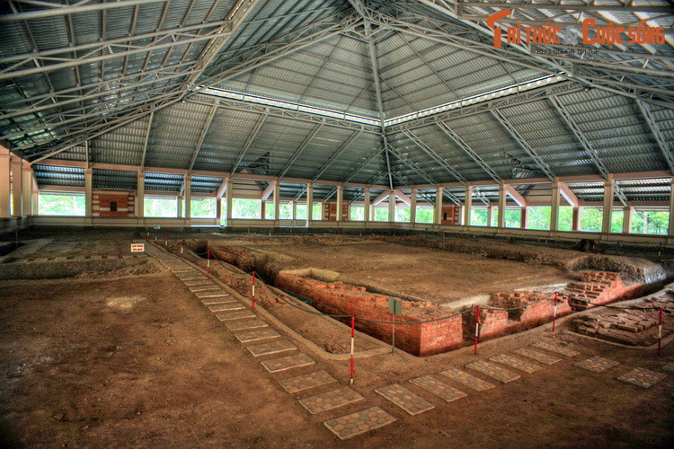 Di tích này đã được biết đến từ những năm cuối thế kỷ 19 – đầu thế kỷ 20. Vào thời điểm đó, một số nhà nghiên cứu người Pháp đã đến đây khảo sát và công bố những phát hiện quan trọng về một số dấu tích kiến trúc cổ, tượng thờ, bia đá và văn tự cổ…