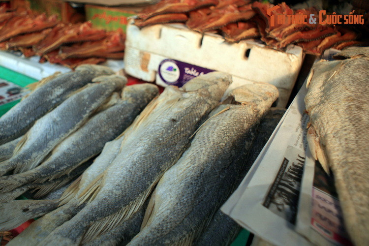 Các loại khô hấp dẫn khác có thể kể đến là khô cá sặc, khô cá chạch, khô cá chốt, khô cá lòng tong…