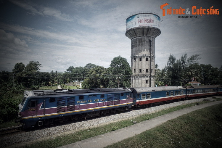 Sau khi vua Tự Đức qua đời năm 1883, việc chăm sóc khu vườn sa sút khiến “Dữ Dã Viên” dần dần hoang phế. Bước sang thời thuộc địa, vào năm 1908, cầu đường sắt Bạch Hổ – Dã Viên được bắc qua cồn. Tới năm năm 1957, hệ thống tháp nước Dã Viên được xây dựng...