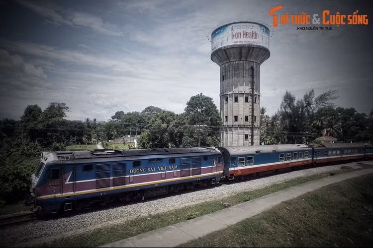 Sau khi vua Tự Đức qua đời năm 1883, việc chăm sóc khu vườn sa sút khiến “Dữ Dã Viên” dần dần hoang phế. Bước sang thời thuộc địa, vào năm 1908, cầu đường sắt Bạch Hổ – Dã Viên được bắc qua cồn. Tới năm năm 1957, hệ thống tháp nước Dã Viên được xây dựng...