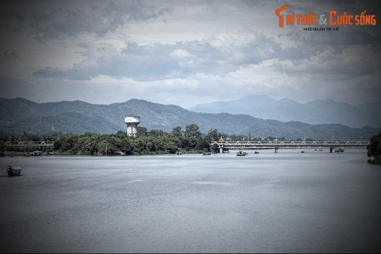 Tiet lo bat ngo ve “Bach Ho” linh thieng cua Co do Hue xua