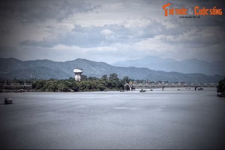 Tiet lo bat ngo ve “Bach Ho” linh thieng cua Co do Hue xua