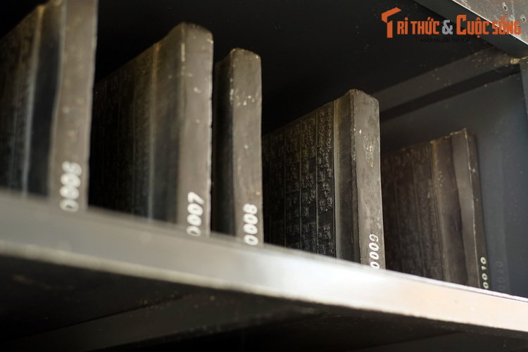 Hiện nay, hơn 30.000 mộc bản triều Nguyễn đã được xây dựng nhà kho chuyên dụng để bảo quản, đồng thời được phân loại, chỉnh lý khoa học, in rập ra giấy dó và số hóa, quản lý bằng phần mềm. Một số tấm được trưng bày thường xuyên phục vụ nhu cầu tham quan, nghiên cứu của người dân.