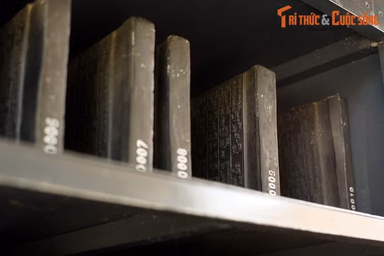 Hiện nay, hơn 30.000 mộc bản triều Nguyễn đã được xây dựng nhà kho chuyên dụng để bảo quản, đồng thời được phân loại, chỉnh lý khoa học, in rập ra giấy dó và số hóa, quản lý bằng phần mềm. Một số tấm được trưng bày thường xuyên phục vụ nhu cầu tham quan, nghiên cứu của người dân.