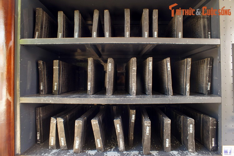 Theo hồ sơ di sản, mộc bản triều Nguyễn gồm 34.618 tấm, là những văn bản chữ Hán - Nôm được khắc ngược trên gỗ, giúp lưu lại những tác phẩm chính văn, chính sử do triều Nguyễn biên soạn.