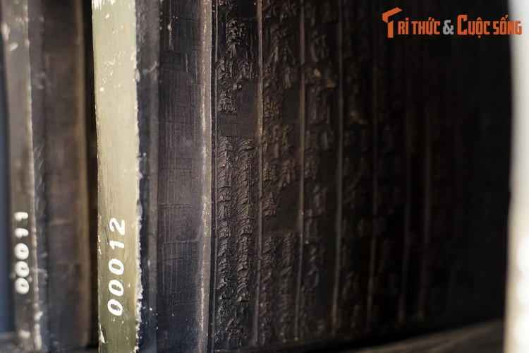 Ngoài giá trị sử liệu, mộc bản triều Nguyễn còn có giá trị về nghệ thuật, kỹ thuật chế tác, đánh dấu sự phát triển của nghề khắc ván in ở Việt Nam. Vì những tính chất quan trọng và giá trị cao mà triều đình nhà Nguyễn đã rất chú tâm bảo quản những tài liệu này.